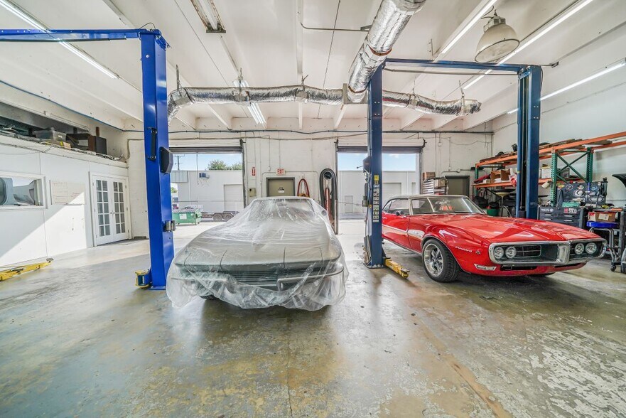 More Photos Of 3231 SE Slater St, Stuart Warehouse For Sale