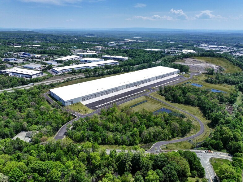 More Photos Of 2 Katy Trl, Middletown Unknown For Lease