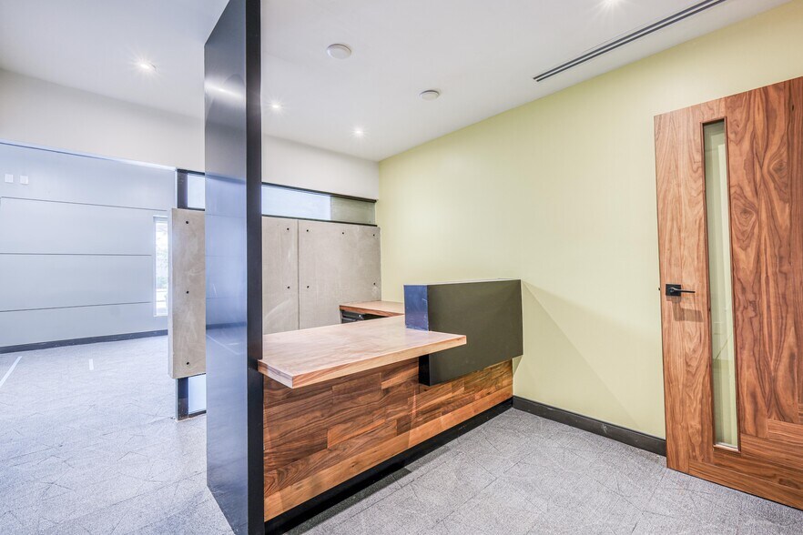 More Photos Of 301 E Yandell Dr, El Paso Medical For Lease