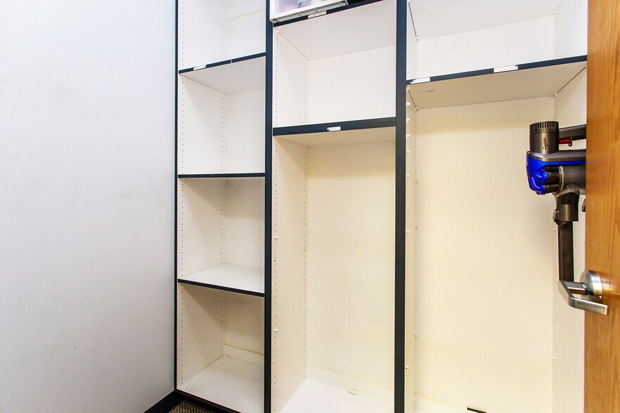 More Photos Of 1263 Bennett Ave, Burley Medical For Sale