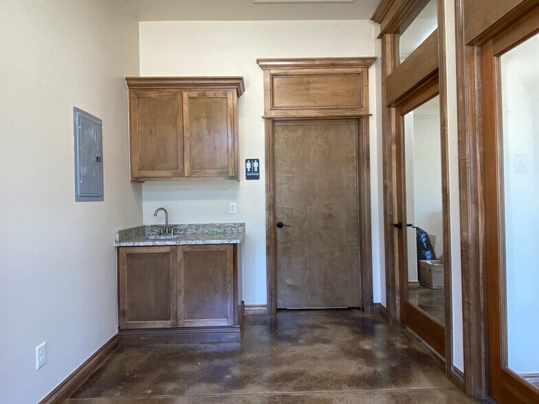 More Photos Of 5706 NW 130th St, Oklahoma City Office For Lease