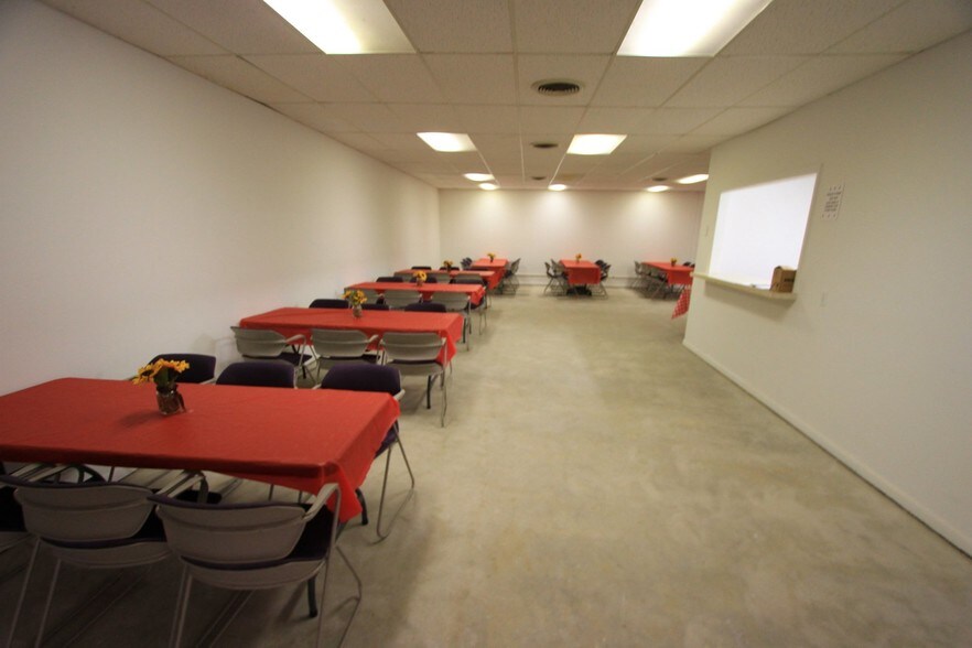 More Photos Of 108 SE 6th St, Abilene Specialty For Sale