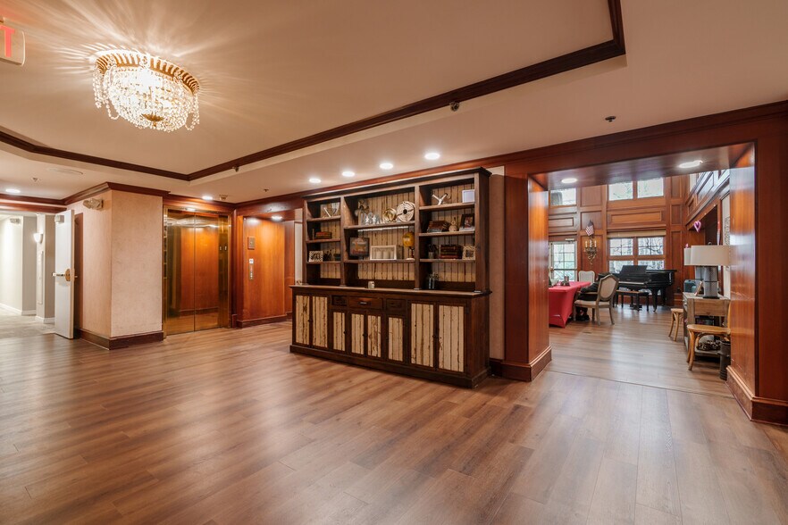 More Photos Of 425 Country Club Dr, Stockbridge Healthcare For Sale