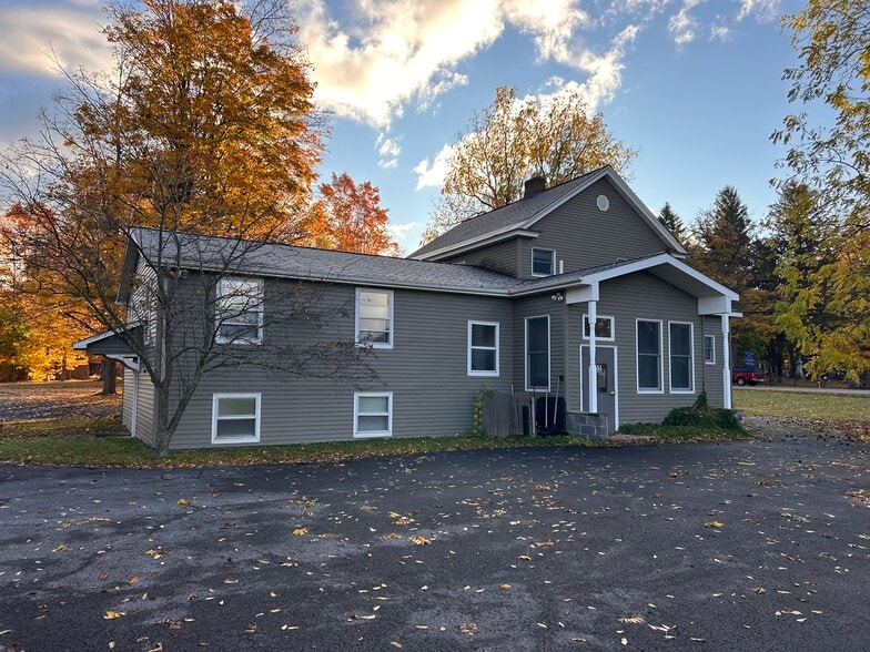 More Photos Of 551 E Genesee St, Fayetteville Office For Sale