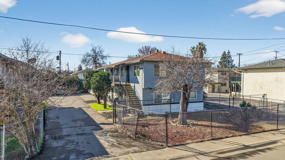 More Photos Of , Sacramento Multifamily For Sale