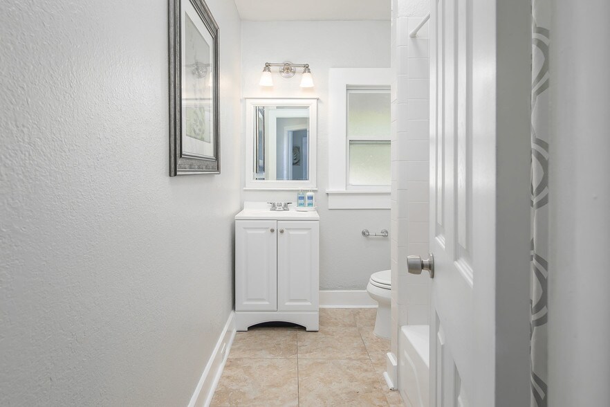 More Photos Of 2515 1st Ave N, Saint Petersburg Office Residential For Sale