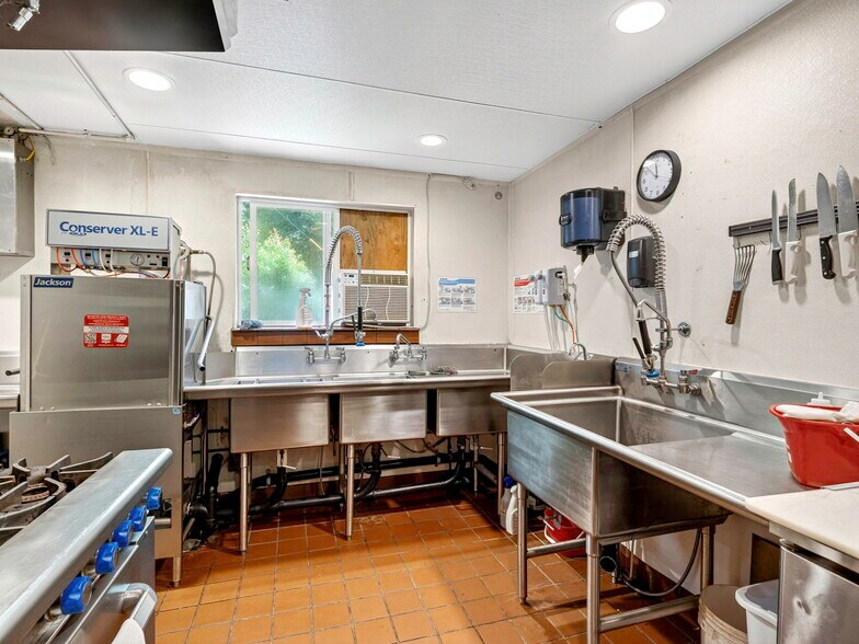 More Photos Of 16451 Golf rd, Cobb Golf Course Driving Range For Lease