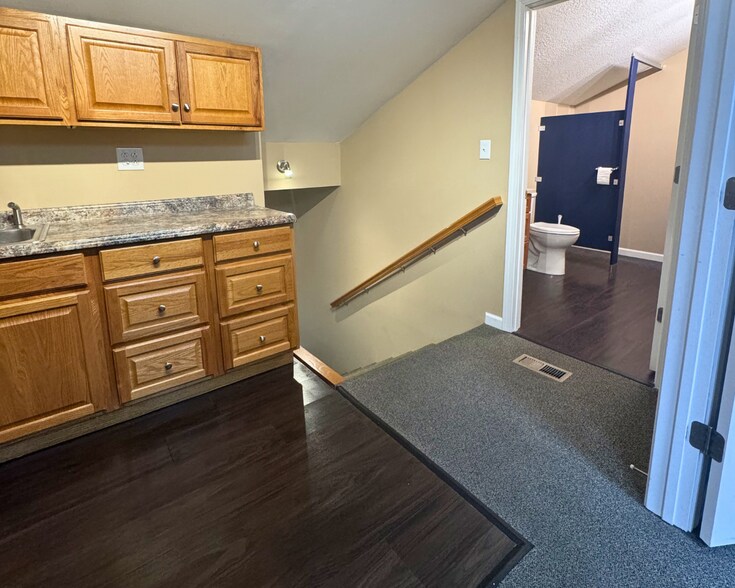 More Photos Of 2230 W Coliseum Blvd, Fort Wayne Office For Sale