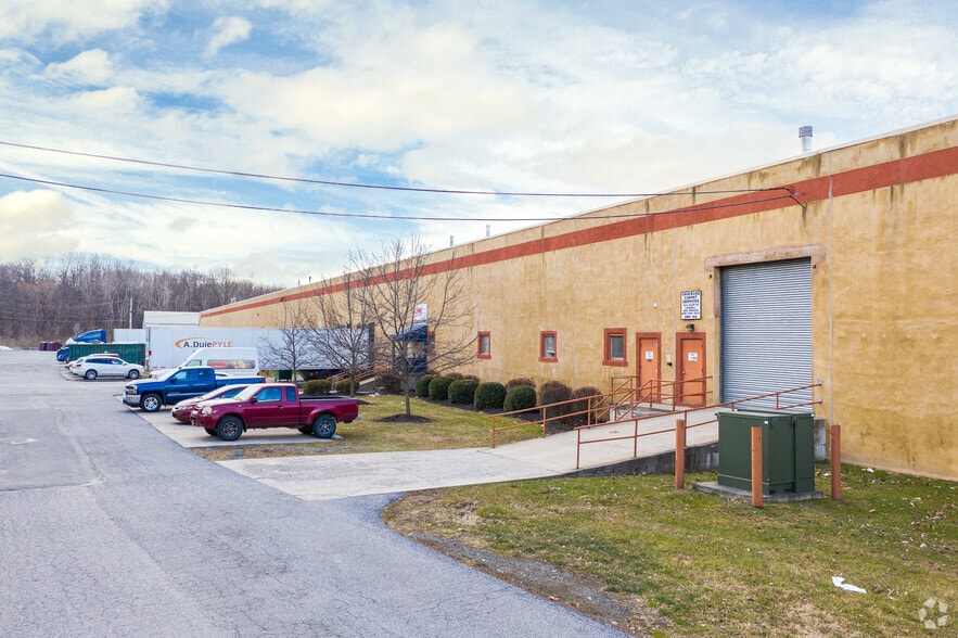 More Photos Of 15 Tarkett Dr, New Windsor Township Manufacturing For Lease