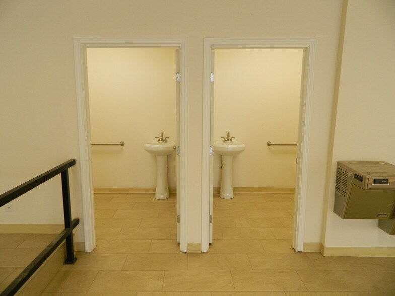 More Photos Of 105 W Veterans Memorial Blvd, Killeen Auto Repair For Lease