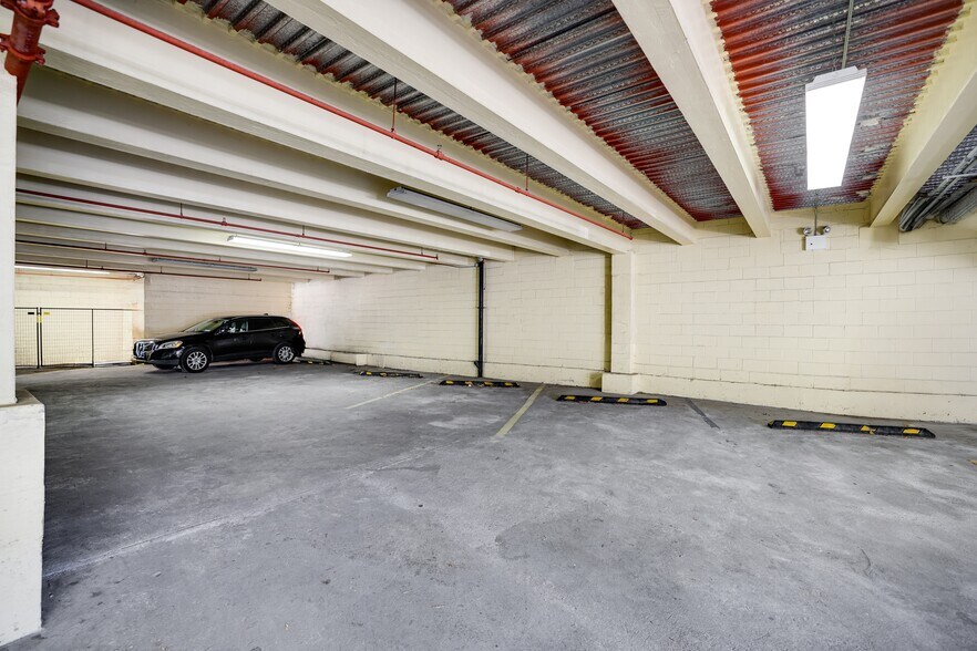 More Photos Of 7543 Parsons Blvd, Flushing Storefront Retail Office For Sale