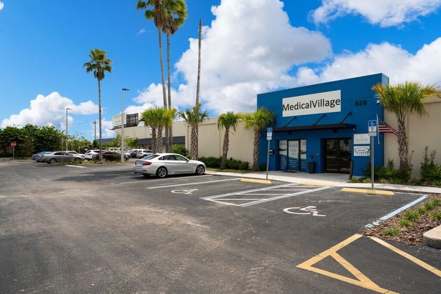 More Photos Of 800-840 Mercy Dr, Orlando Medical For Lease