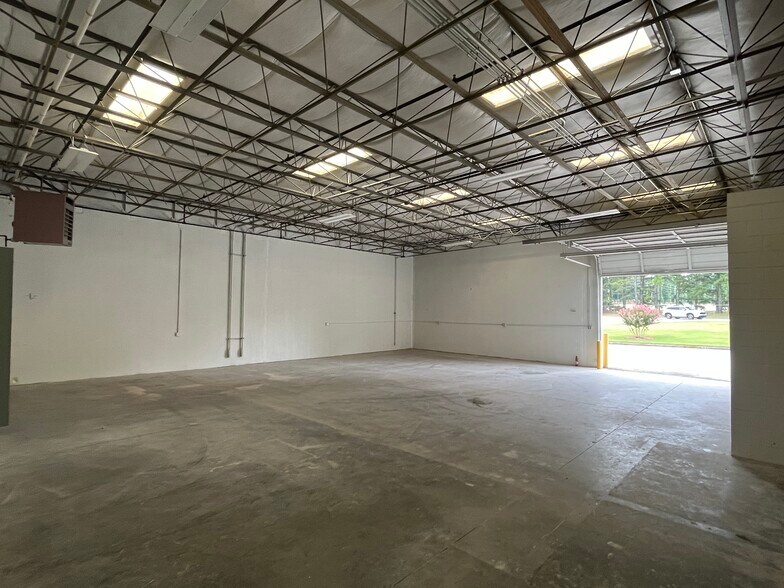 More Photos Of 963 N Burnt Hickory Rd, Douglasville Unknown For Lease