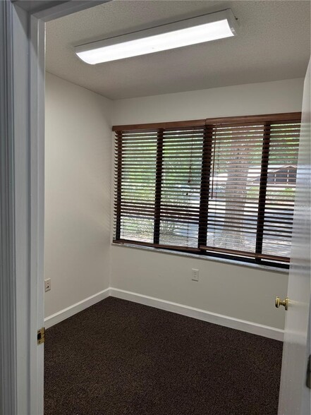 More Photos Of 17 NW 33rd Ct, Gainesville Office For Lease