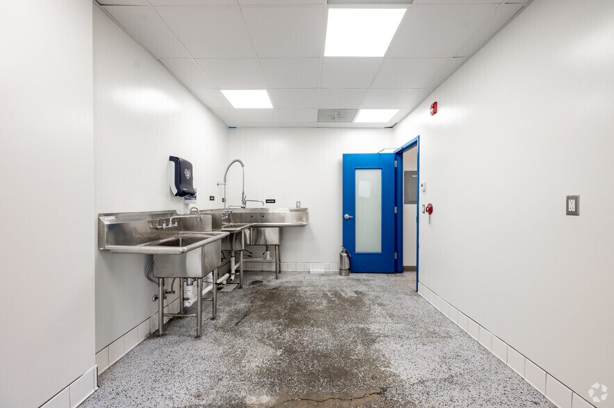 More Photos Of 1021 N Pennsylvania St, Indianapolis Freestanding For Lease