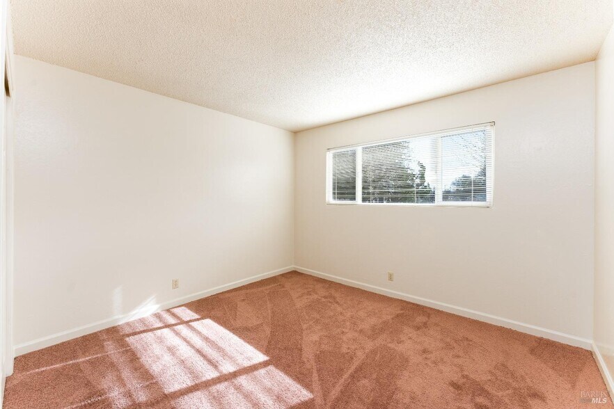 More Photos Of 649 Leslie St, Ukiah Apartments For Sale