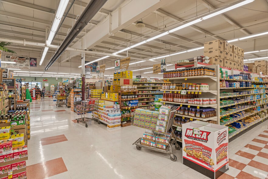 More Photos Of 704 SW Higgins Ave, Missoula Supermarket For Sale