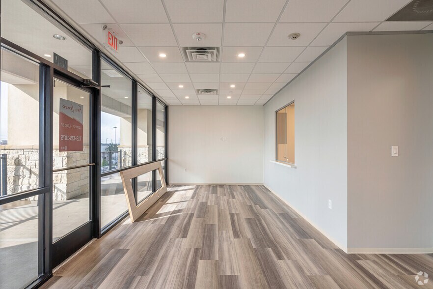 More Photos Of 9701 N Sam Houston Pky, Humble Office For Lease