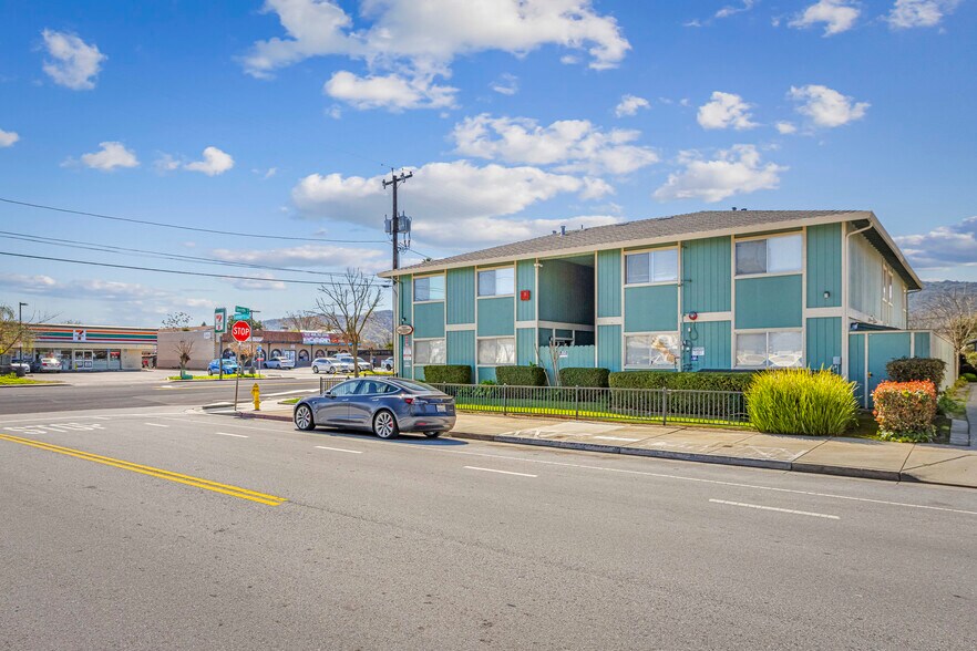 Primary Photo Of 7001 Eigleberry St, Gilroy Apartments For Sale