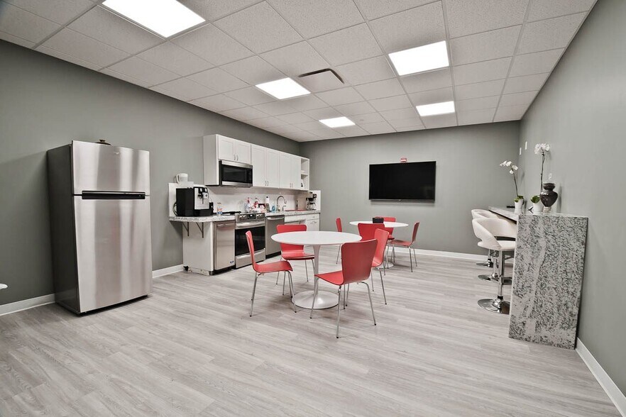 More Photos Of 1116 S Walton Blvd, Bentonville Office For Lease