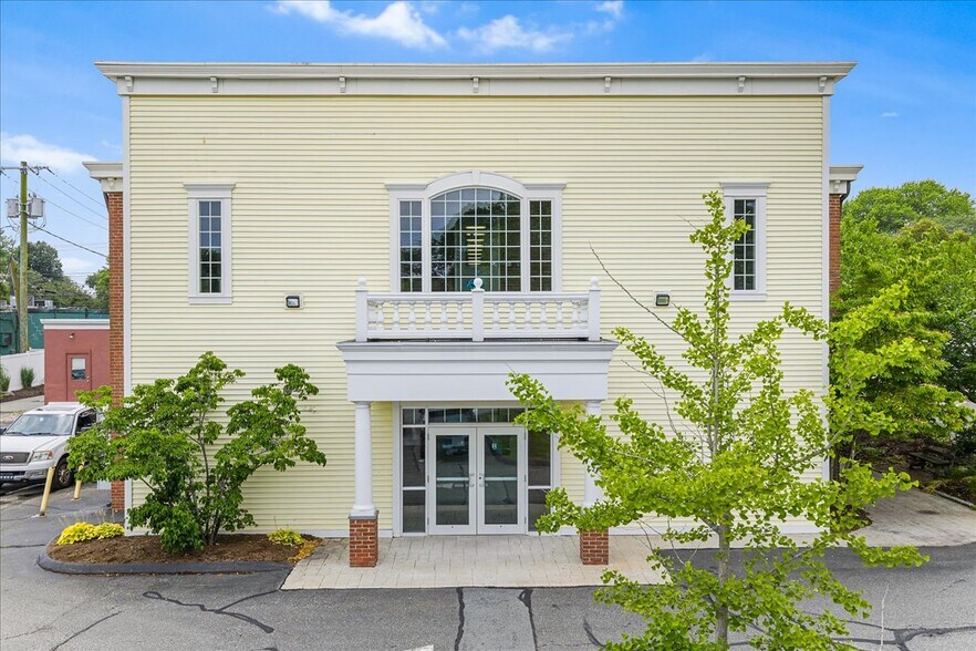 More Photos Of 162-170 Main St, Old Saybrook Storefront Retail Office For Lease