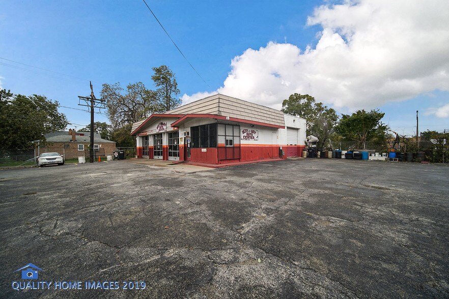 More Photos Of 6859 S Damen Ave, Chicago Auto Repair For Sale