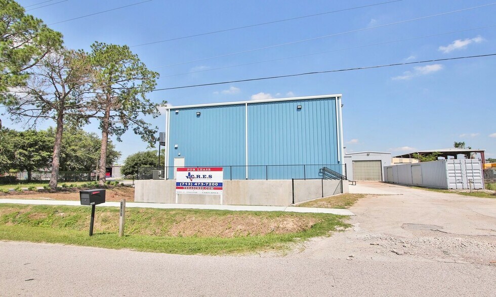 More Photos Of 4303 Southerland Rd, Houston Warehouse For Sale