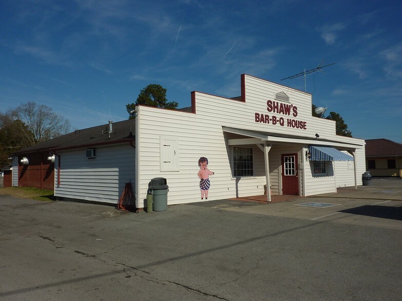More Photos Of 202 West Blvd, Williamston Restaurant For Sale