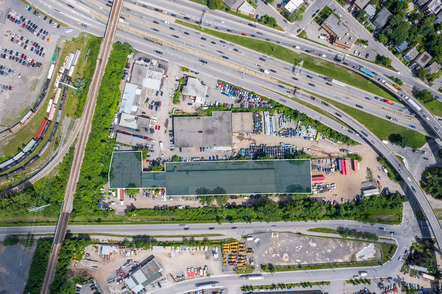 Primary Photo Of 844-845 Rue Du Pacifique, Montréal Warehouse For Sale