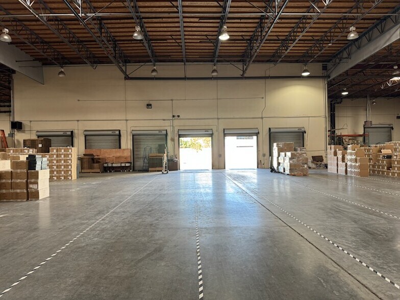 More Photos Of 301 N Rice Ave, Oxnard Manufacturing For Lease