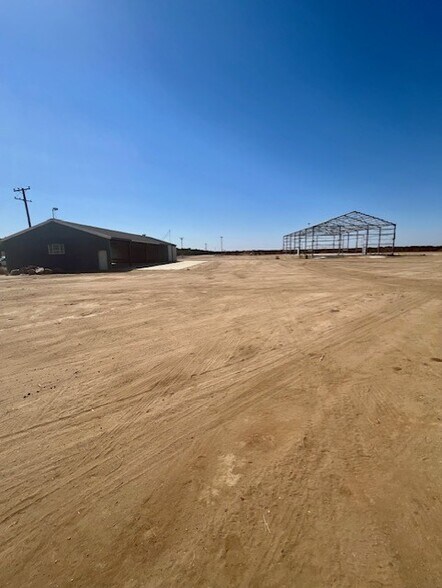 More Photos Of 1270 E Riverside St, Shafter Service For Sale