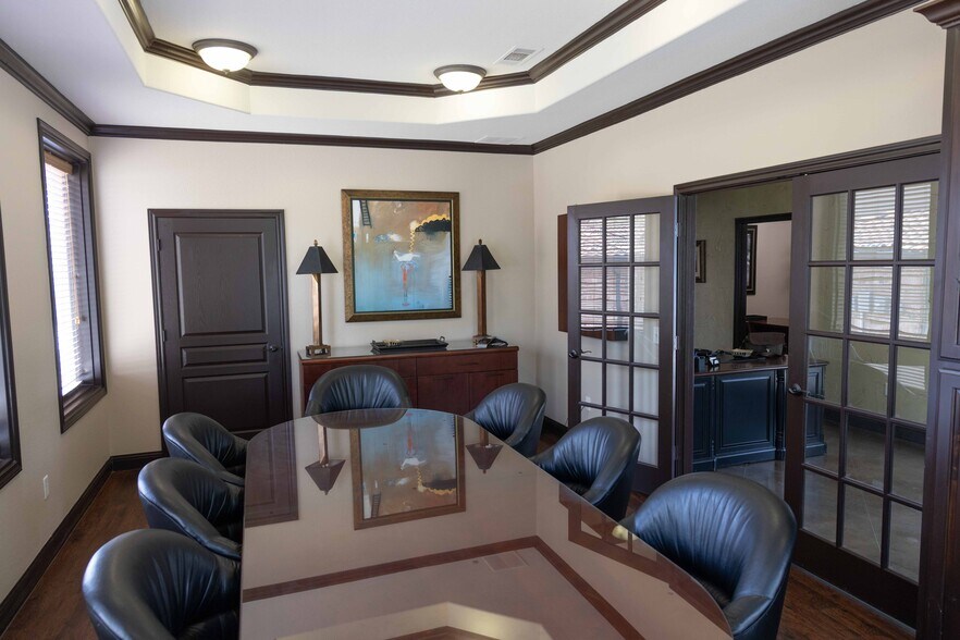 More Photos Of 560 N Walnut Creek Dr, Mansfield Office For Lease