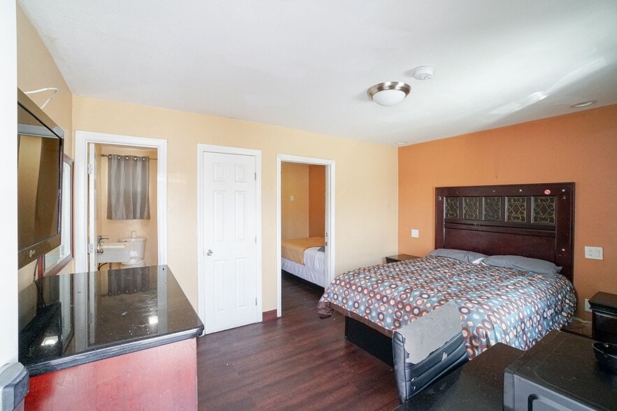 More Photos Of 3101 E Pacific Coast Hwy, Signal Hill Hotel For Sale