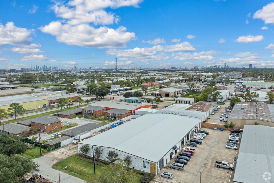 More Photos Of 5707-5709 Gardendale Dr, Houston Unknown For Lease