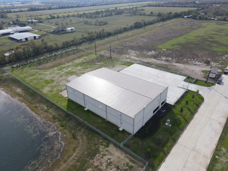 More Photos Of 7608 Gateway Blvd, Baytown Unknown For Lease