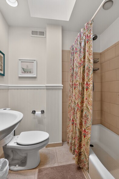 More Photos Of 3554-3556 Woodcrest Ave, Newtown Square Apartments For Sale