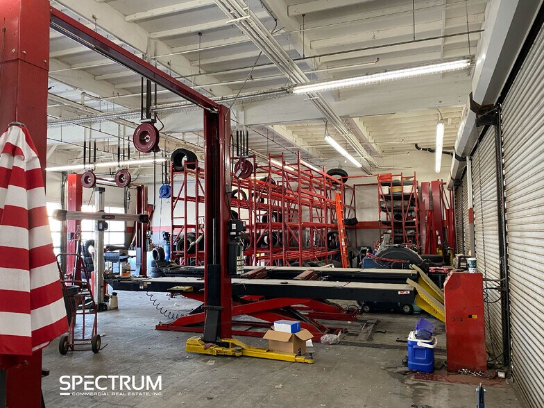 More Photos Of 23510 Valencia Blvd, Valencia Storefront For Lease