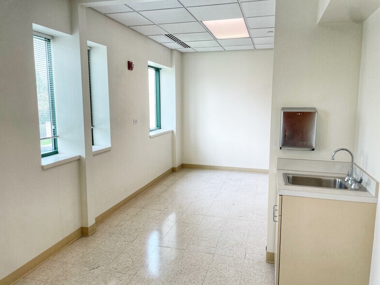 More Photos Of 1170 E Belvidere Rd, Grayslake Medical For Lease