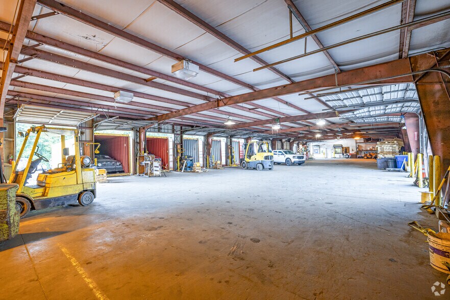 More Photos Of One Nixon Ln, Edison Warehouse For Lease