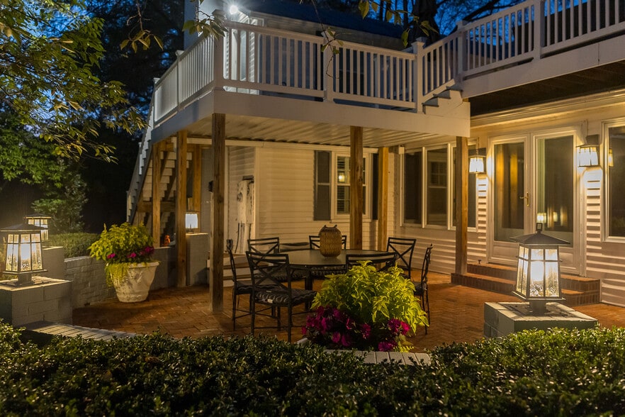 More Photos Of 1329 Commerce Rd, Staunton Hotel For Sale