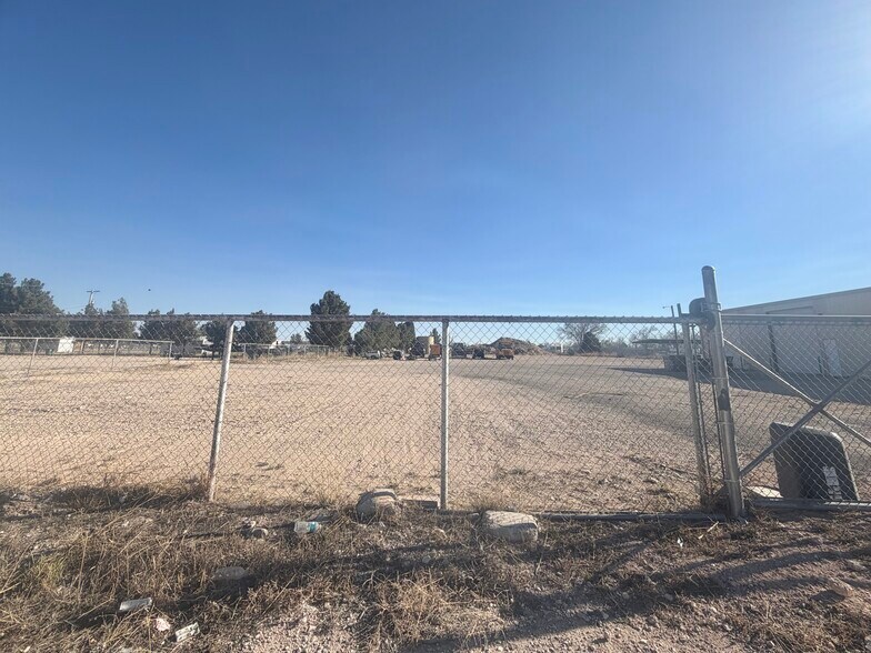 More Photos Of 2215 W Bender Blvd, Hobbs Warehouse For Lease