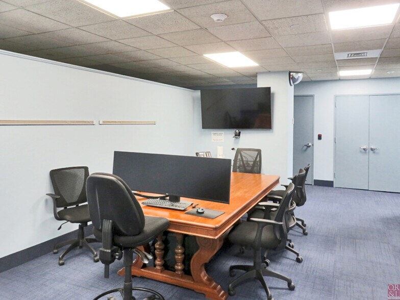 More Photos Of 10 Main St, Bristol Office For Lease