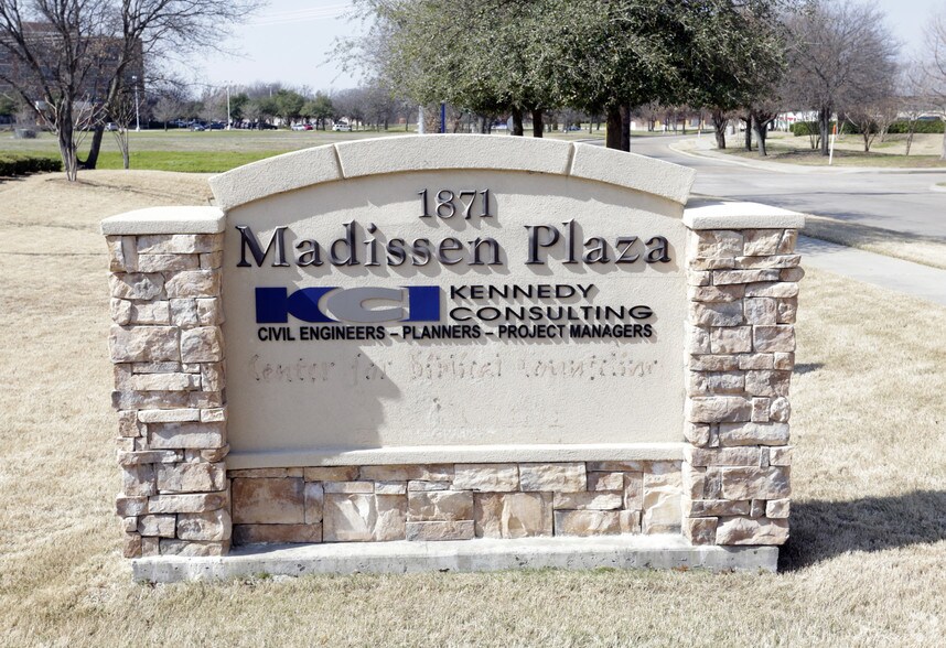 More Photos Of 1871 Harroun Ave, McKinney Office For Lease