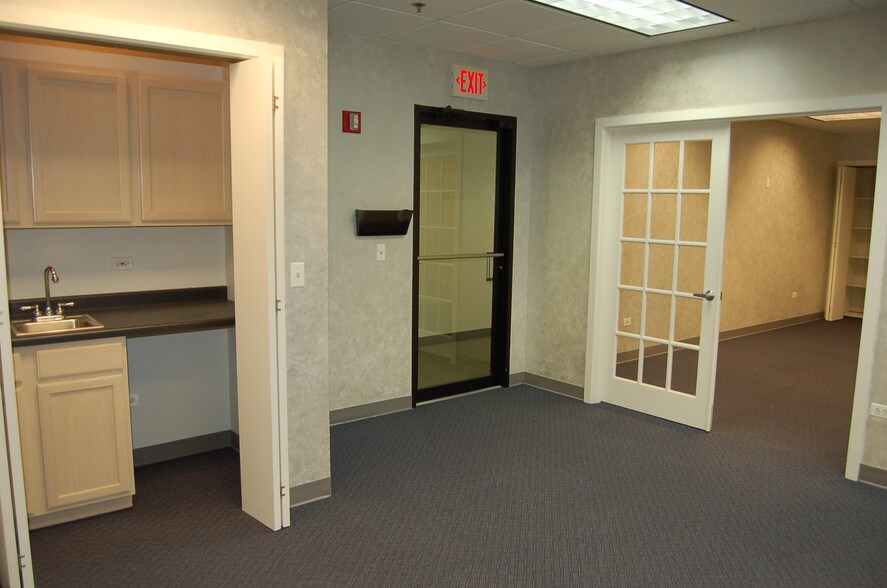 More Photos Of 1530 N Randall Rd, Elgin Medical For Lease