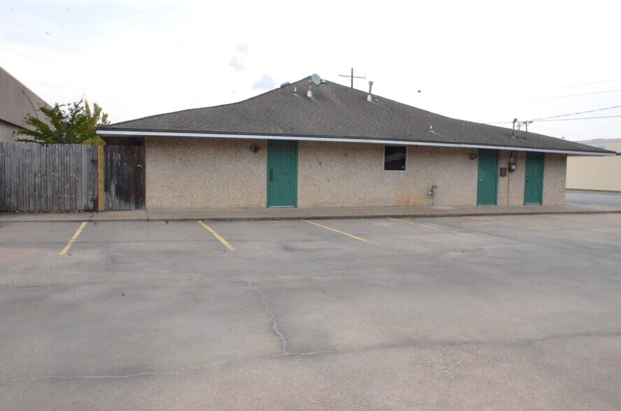 More Photos Of 212 E Houston St, Cleveland Office For Lease