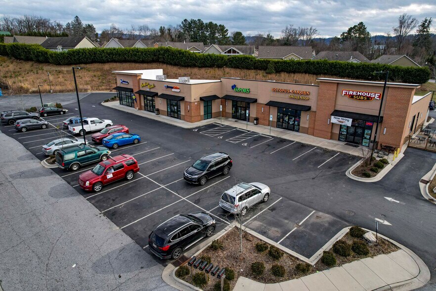 More Photos Of 58 Weaver Village Way, Weaverville Freestanding For Lease