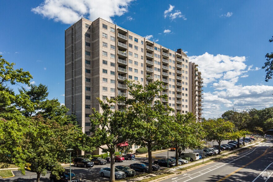More Photos Of 2500 N Van Dorn St, Alexandria Apartments For Sale