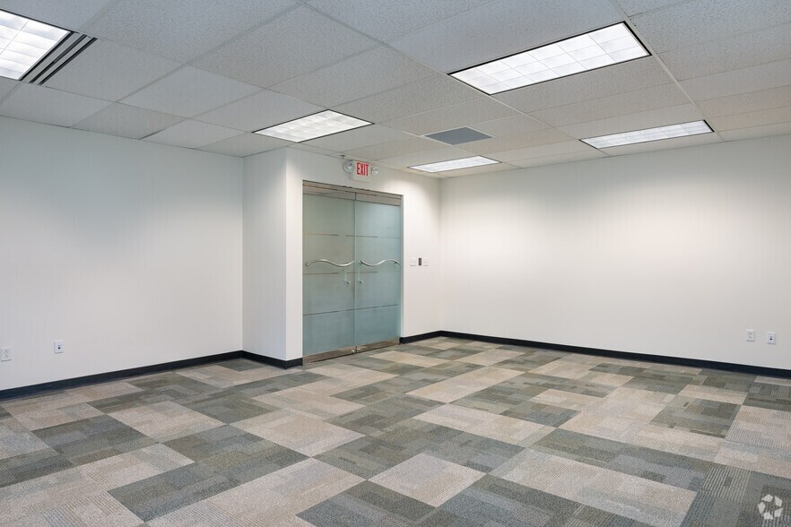 More Photos Of 945-951 Hornet Dr, Hazelwood Office For Sale