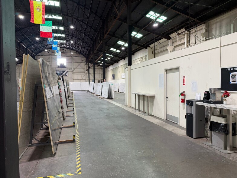 More Photos Of 2600 S Yosemite Blvd, Modesto Warehouse For Lease