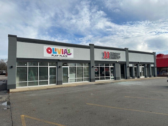 Primary Photo Of 1012 N Washington St, Naperville Unknown For Lease